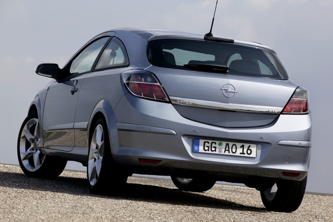 Opel Astra GTC 1.7 CDTI