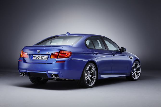 BMW unveils new M5