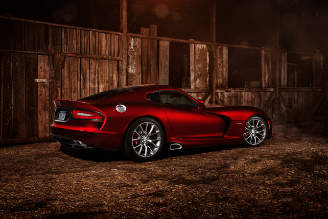 A SRT apresentou duas versões do modelo: o Viper  e o Viper GTS.