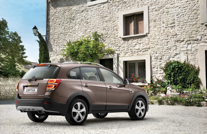 A traseira do novo Chevrolet Captiva foi atualizada com novos faróis