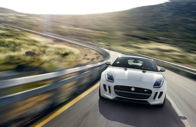 O Jaguar F-Type Coupé  vai ser lançado com três versões