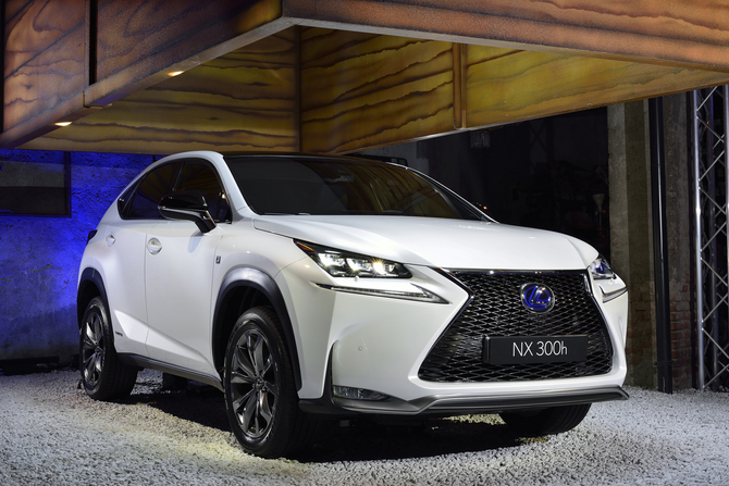 Lexus NX 300h F Sport AWD