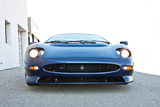 Jaguar XJ220