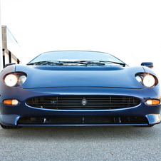 Jaguar XJ220