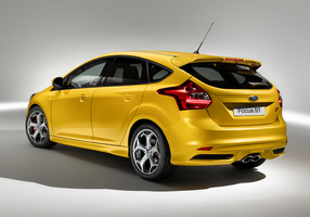 Ford Introduces New Focus ST 5-Door and ST Wagon with 247hp