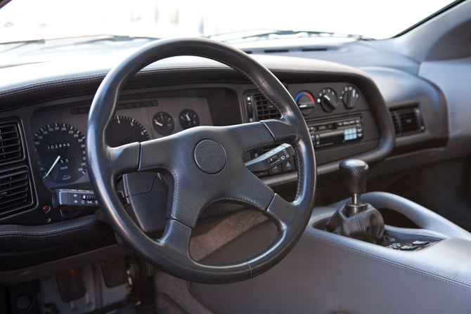 Jaguar XJ220