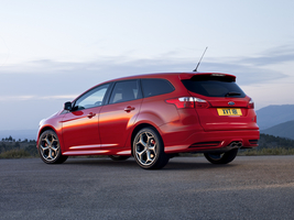 Ford Introduces New Focus ST 5-Door and ST Wagon with 247hp