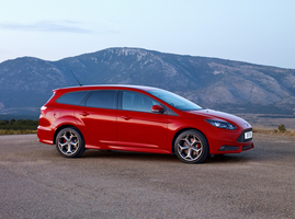 Ford Introduces New Focus ST 5-Door and ST Wagon with 247hp