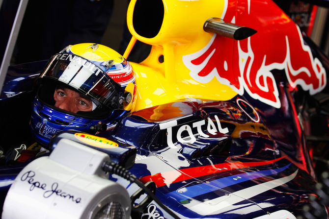 Webber takes pole in Silverstone as McLaren struggles