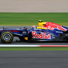 Webber takes pole in Silverstone as McLaren struggles