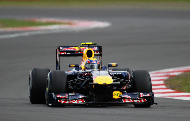 Webber takes pole in Silverstone as McLaren struggles