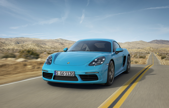 The maximum speed of the 718 Cayman is 275km/h while the 718 Cayman S can reach 285km/h