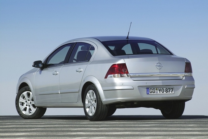 Opel Astra Sedan 1.8