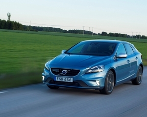 V40 D2 R-Design Geartronic