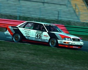 V8 quattro DTM