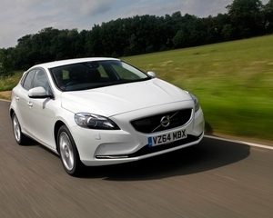 V40 T2 Momentum Geartronic