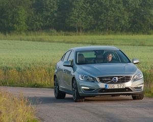 S60 D4 Momentum s/s Geartronic