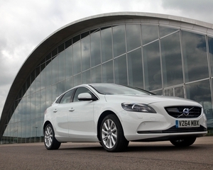 V40 D2 Kinetic Eco Powershift