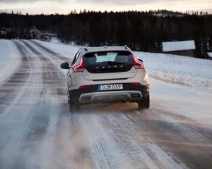 V40 Cross Country D4 Pro